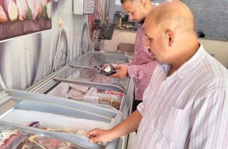 إعدام 23 كيلو أغذية فاسدة فى حملة على الأسواق بمركز دار السلام| صور