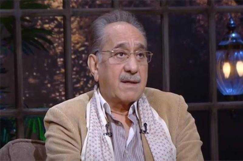 محمد أبو داوود خلال تكريمه بالمهرجان القومي للمسرح: اشتغلت كومبارس وملقن بفرقة والدي