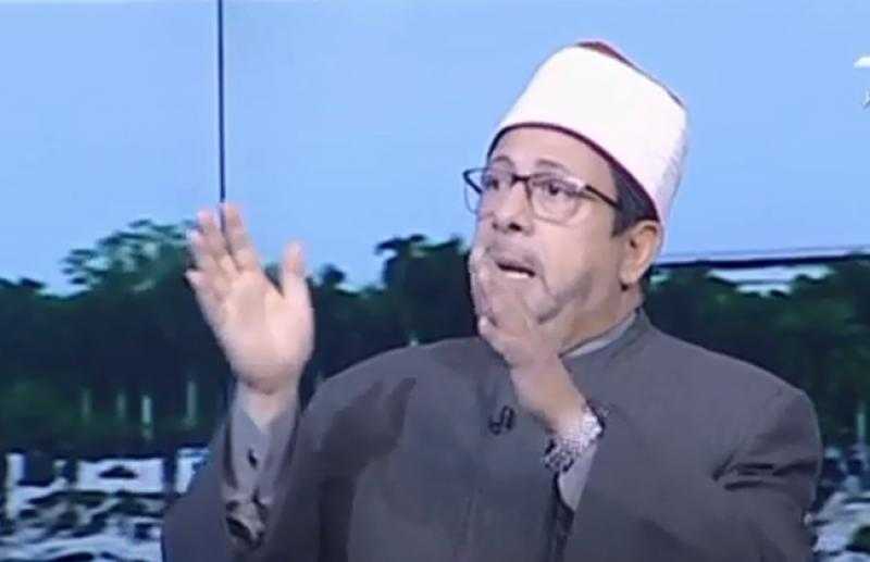 هل تخدم الزوجة زوجها؟.. عالم أزهري: تعيش ملكة في البيت