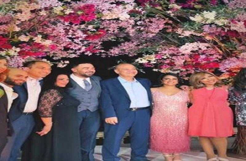 عمرو أديب يحتفل بخطوبة نجله خالد