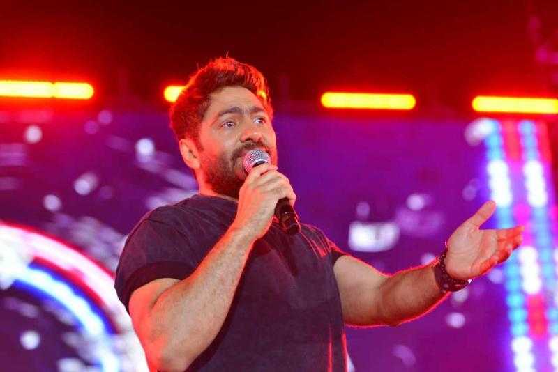 تامر حسني يشوق جمهوره لأغنية جديدة: ”مفاجأة هتحبوها”