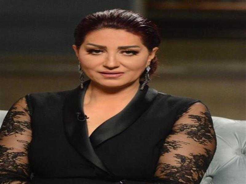 وفاء عامر: عادل إمام رمز أفنى عمره للمسرح وضحكنا كثير.. والفن جزء من الاقتصاد