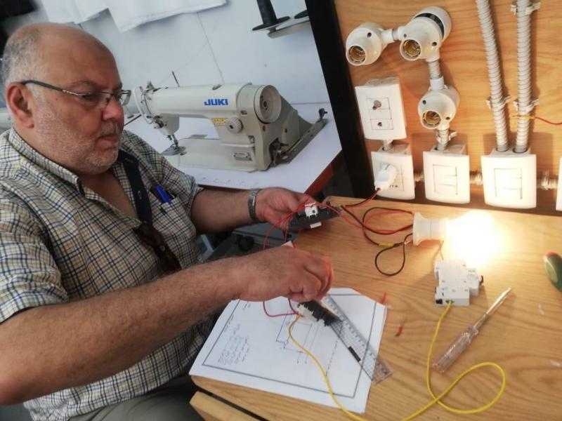 وزارة العمل: ختام برنامج تدريب مجاني على مهنة ”كهرباء تركيبات” بالوحدة المتنقلة بالإسكندرية| صور