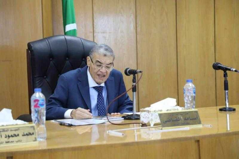 الدفع بسيارات نقل المياه للمناطق المتأثرة بعد انقطاعها في بعض قرى المنيا