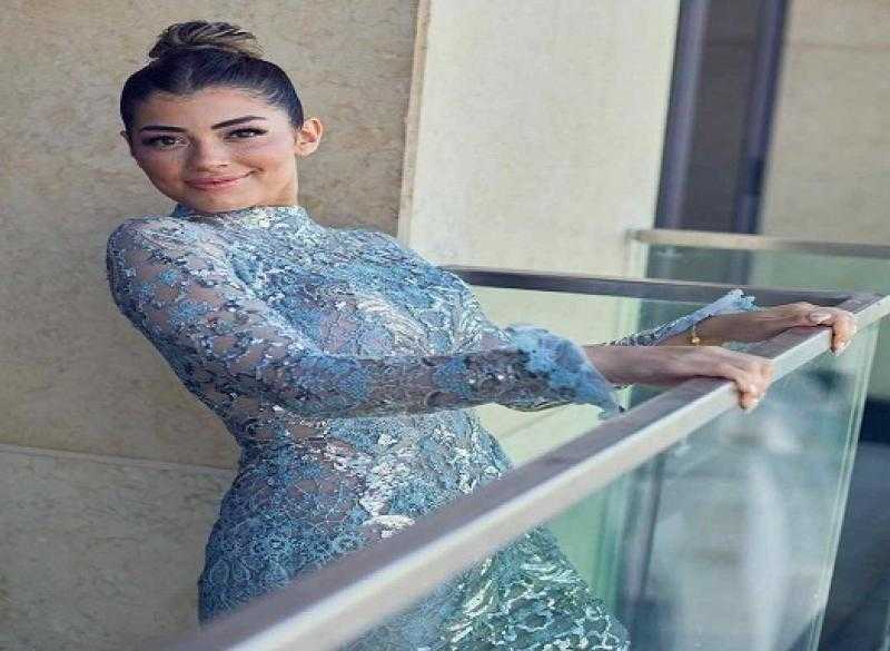 بالسواريه.. ليلى أحمد زاهر تتألق بأحدث جلسة تصوير لها