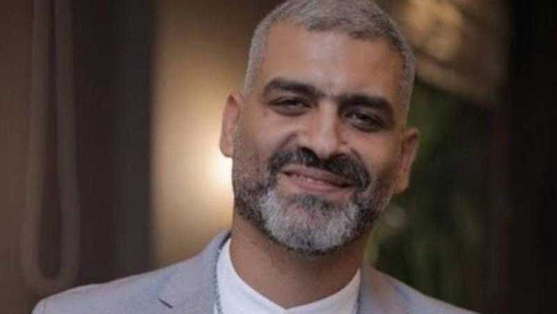 رميت الموبايل.. هاني عادل يكشف كواليس مكالمة محمد منير له