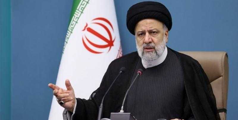 الرئيس الإيراني يدعو إلى الكشف عن مرتكبي جريمة مرقد ”شاه جراج”