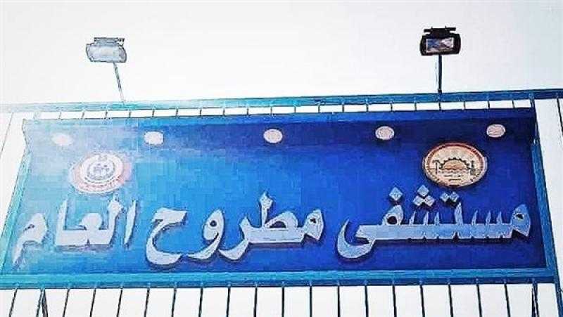 وكيل ”صحة مطروح” يتابع حالة مصابي حادث انقلاب ميكروباص بالطريق الساحلي