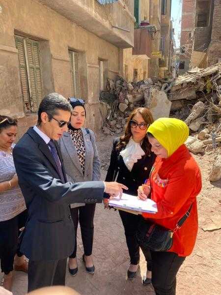 النيابة الإدارية تعاين موقع العقار المنهار بحدائق القبة