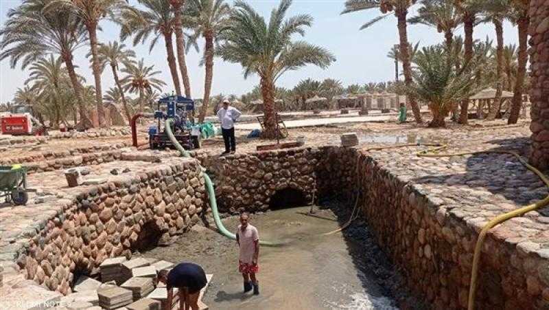 رئيس طور سيناء يتابع أعمال تبليط حوض صرف حمام موسى