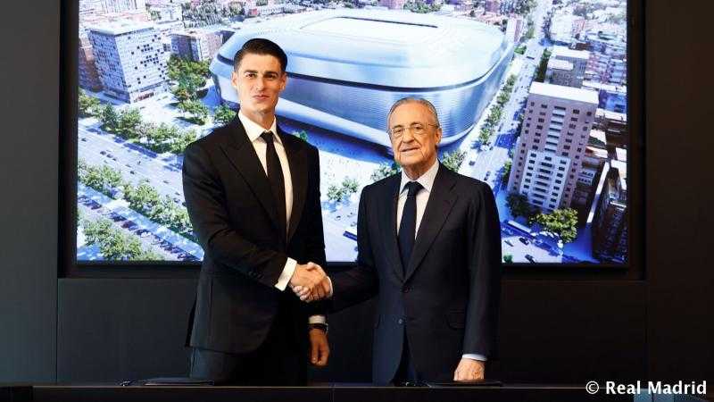 ريال مدريد يقدم حارس مرماه الجديد كيبا وسط أجواء من التفاؤل.. صور