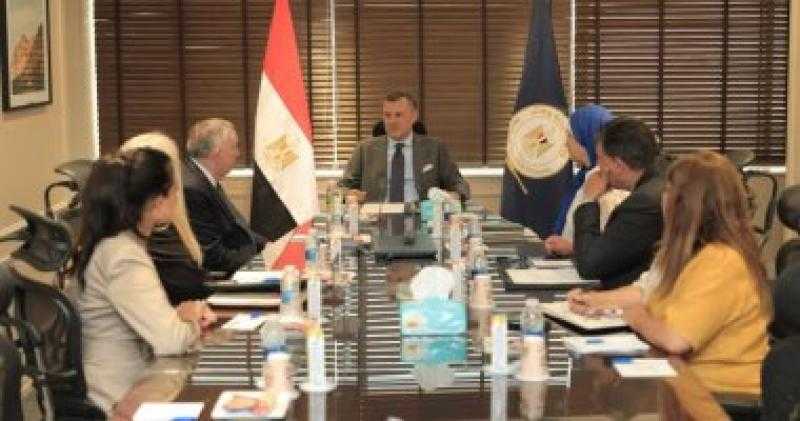 وزير السياحة يلتقي رئيس مركز جون كنيدي للفنون المسرحية