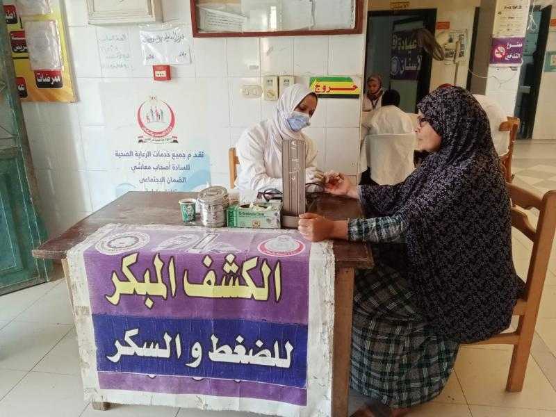 الكشف على 1437 مريضا في قافلة علاجية بقرية أبو المعاطي الباز بالدقهلية