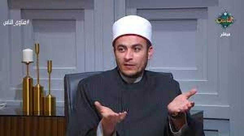 أمين الفتوى: لا يجوز الصلاة جلوسا إلا عند العذر