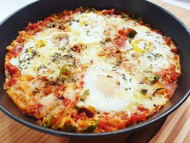 طريقة البيض مع صلصة الطماطم