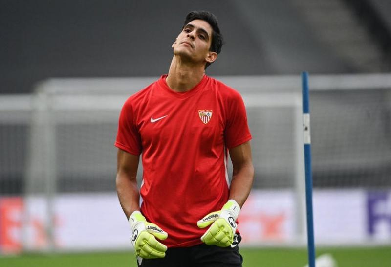 إشبيلية يوافق على عرض الهلال السعودي لضم بونو