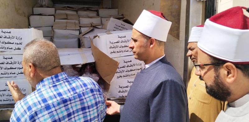 توزيع ٢ طن من لحوم صكوك الأضاحي بمطروح