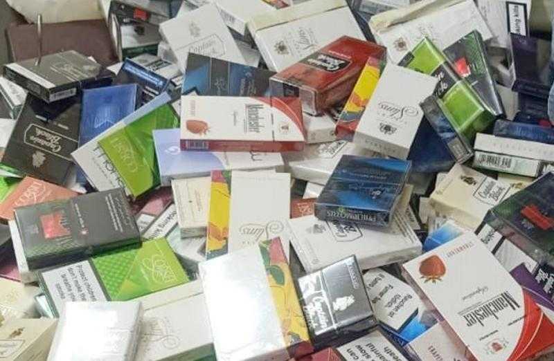 ضبط 32 ألف علبة سجائر قبل بيعها في السوق السوداء بالبحر الأحمر