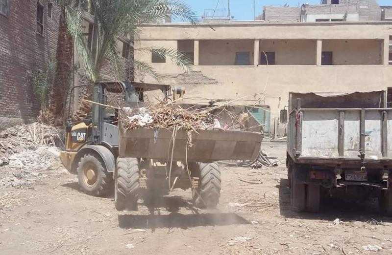 حملات مكبرة للنظافة العامة في مدينة وساحل طهطا| صور