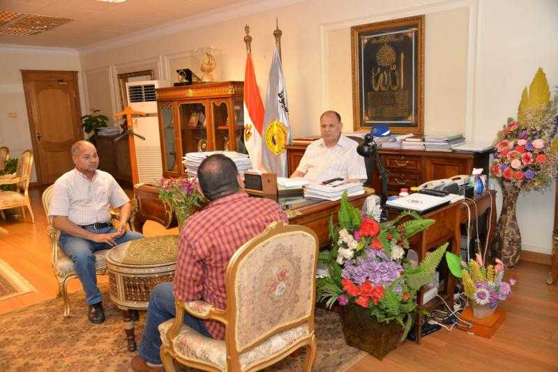 محافظ أسيوط يناقش نسب تنفيذ مشروعات الصرف الصحي ومياه الشرب بقرى ”حياة كريمة”