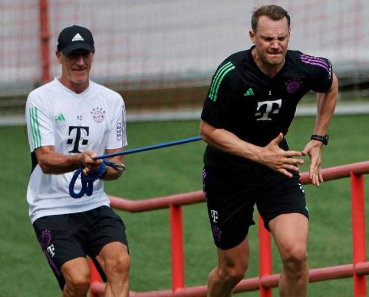 مدرب بايرن ميونخ: نوير قد يعود للتدريبات الشهر المقبل