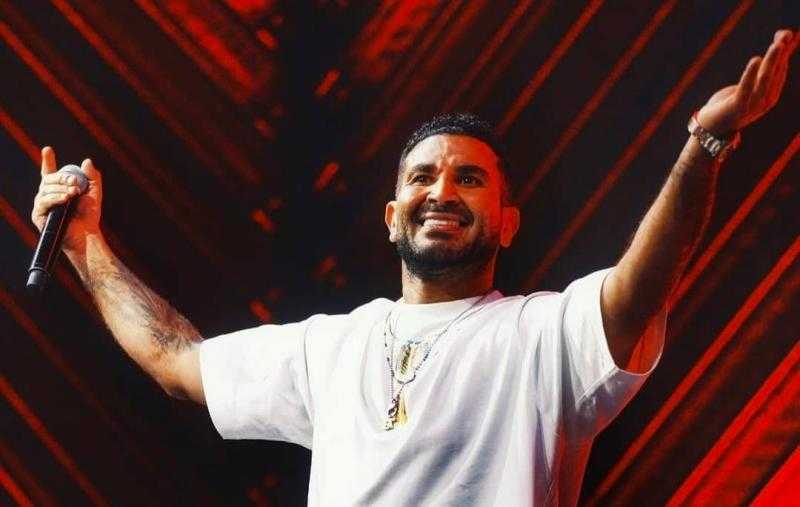 أحمد سعد يرقص مع نجله على أغنية ”دب دب” في حفله الأخير | صور