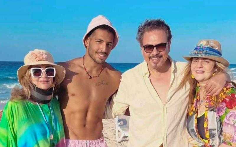 محمود عمرو ياسين يستمتع بوقته مع محمد رياض.. ويعلق: ”حب العائلة”