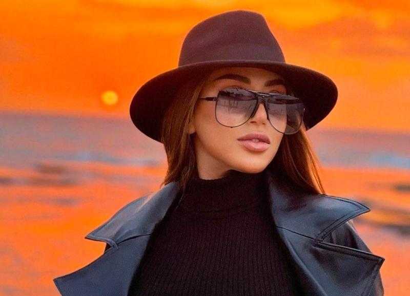 سارة سلامة تخطف الأنظار بالأبيض في أحدث ظهور لها على الشاطئ | صور