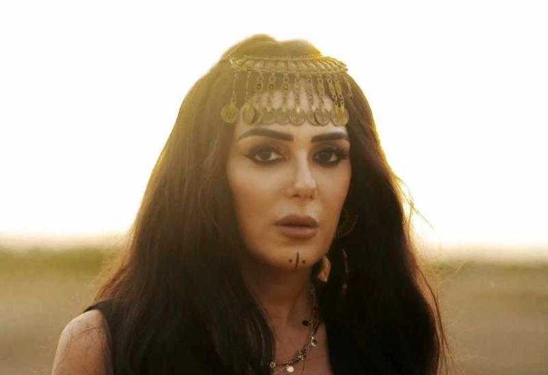 إنجي المقدم بإطلالة غجرية في أحدث جلسة تصوير لها| صور