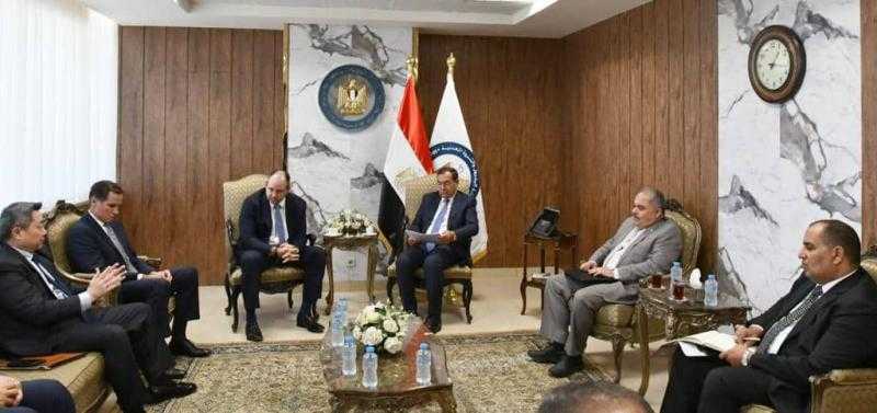 الملا يبحث مع رئيس ”أباتشي” العالمية خطط الشركة لزيادة حجم أعمالها في مناطق امتيازها بمصر