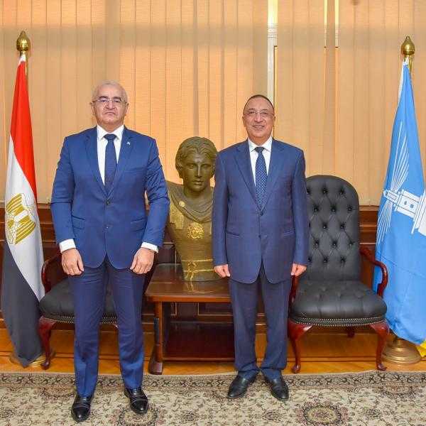 محافظ الإسكندرية يبحث مع سفير جمهورية أذربيجان تعزيز سبل التعاون.. صور