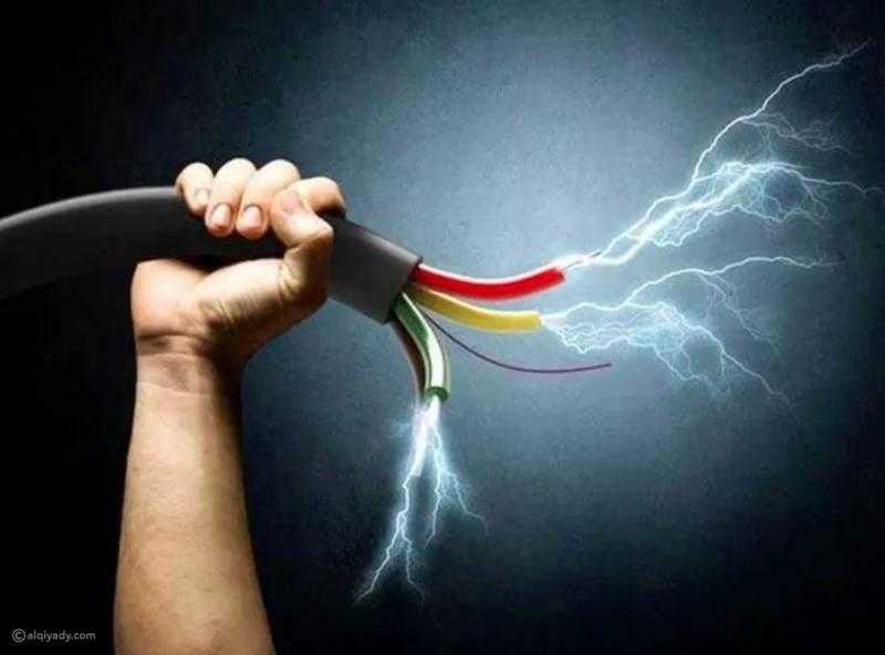 مصرع شخص صعقا بالكهرباء أثناء صيانة موتور منزله بالدقهلية