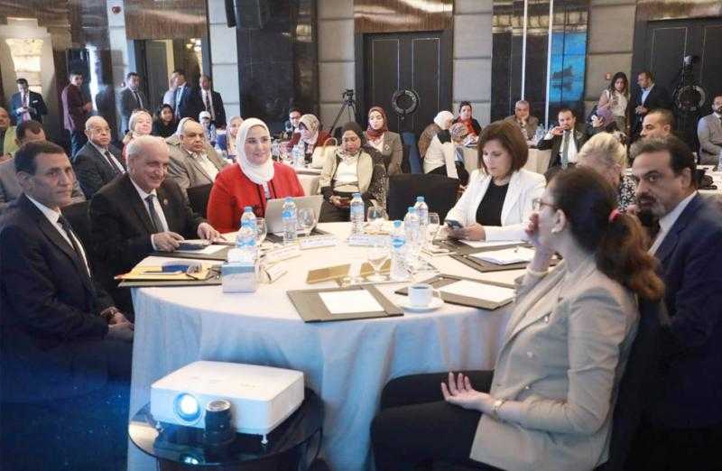الصحة تعقد ورشة عمل لاستعراض التصور النهائي لتحديث الإستراتيجية الوطنية للسكان | صور