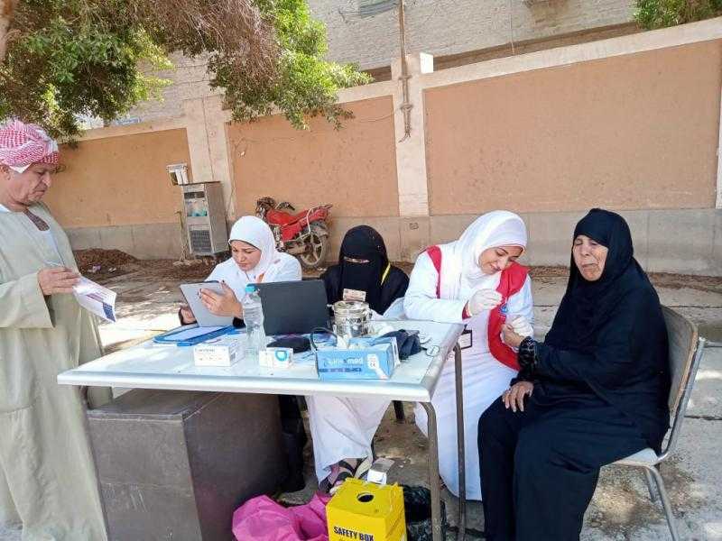 محافظ أسيوط يتابع فعاليات حملة «100 يوم صحة وإجراء العمليات الجراحية المجانية للمرضى يوم الجمعة | صور