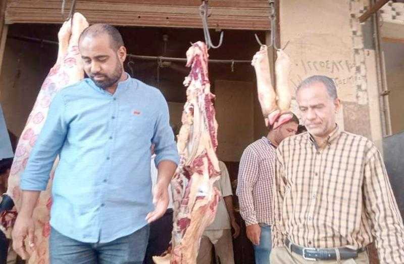 تحرير 16 محضرا لمحلات تجارية وجزارين في مركز جهينة بسوهاج| صور