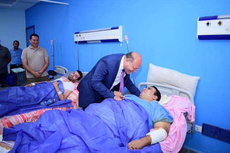 رئيس جامعة سوهاج يتابع مصابي وفد جامعة المنصورة ويؤكد استقرار حالاتهم الصحية