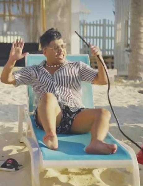 «شيشة» عمر كمال تخرج محمد موسى عن شعوره: الحقوا أولادنا في خطر