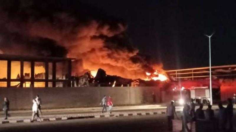 السيطرة على حريق ضخم نشب بمصنع على طريق مصر الإسماعيلية