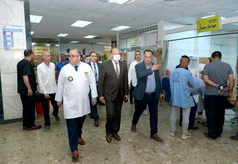 رئيس جامعة المنصورة يتابع حالة المصابين من وفد الجامعة بحادث سوهاج.. صور
