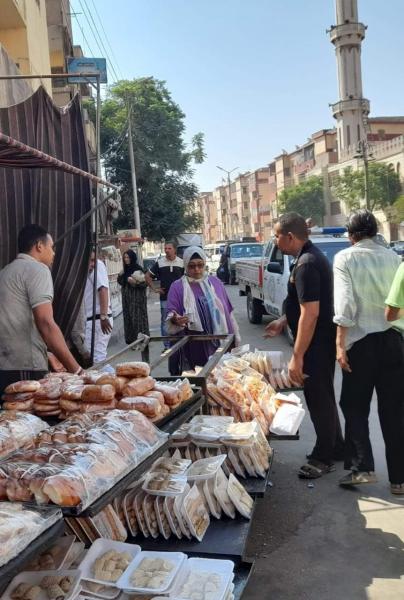 حملة مرافق لرفع الإشغالات من الطريق العام بحي غرب سوهاج