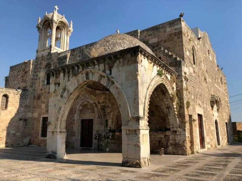 مجهولون يعتدون على كنيسة ويحطمون بعض تماثيلها في جبل لبنان