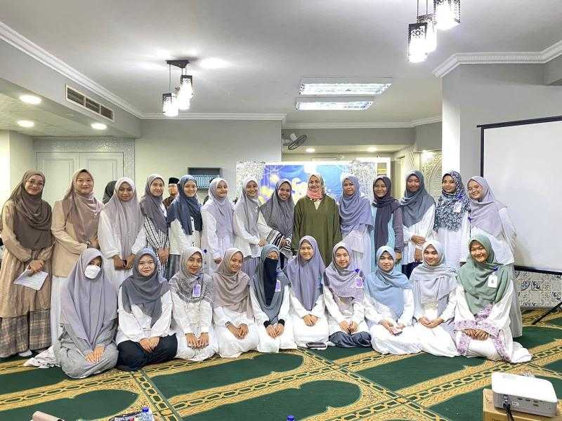 مستشار شيخ الأزهر في ندوة ”الأزهريات ودورهن في التنمية”: بناء مجتمع متزن يبدأ من المرأة | صور