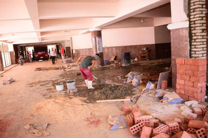 رئيس جامعة سوهاج يتابع أعمال إنشاء مقر مركز خدمة الطلاب ذوي الهمم
