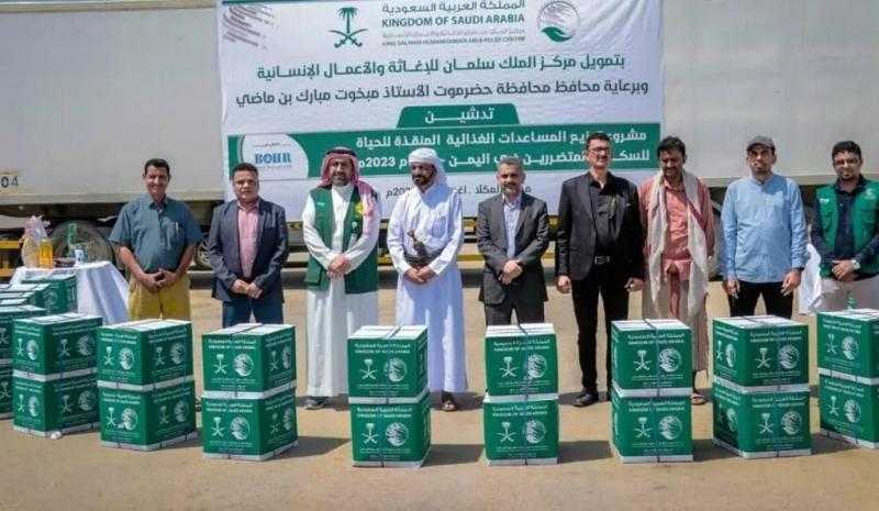 «الملك سلمان للإغاثة» يرسل 121 شاحنة ويدشن مشروعا لتوزيع المساعدات للمتضررين في اليمن