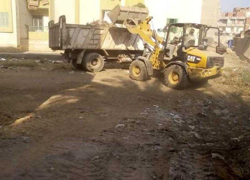 رفع 2175 طنا من المخلفات بالطرق الرئيسية بقرى شبين القناطر ضمن ”حياة كريمة”