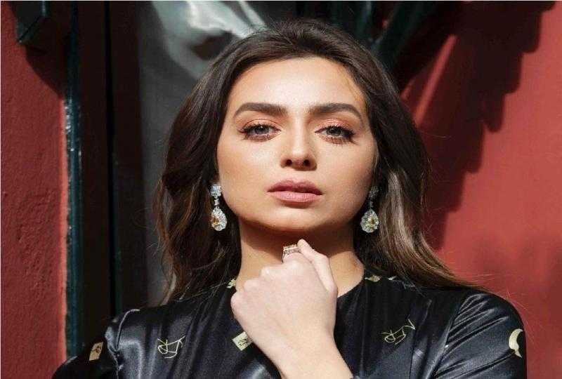 هبة مجدي تتألق بالأبيض في أحدث جلسة تصوير لها