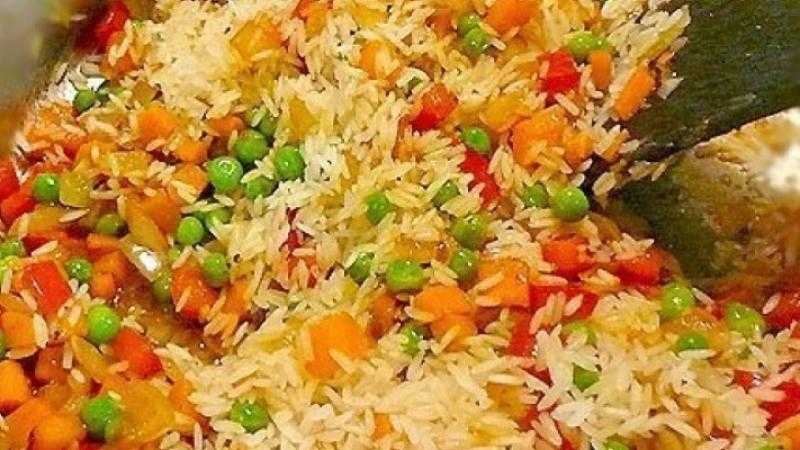 الأرز المدخن بالدجاج والخضار