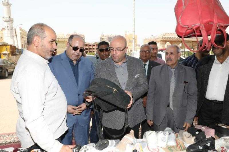 محافظ بني سويف يتفقد معرض أهلا مدارس ويثني على جودة المعروضات