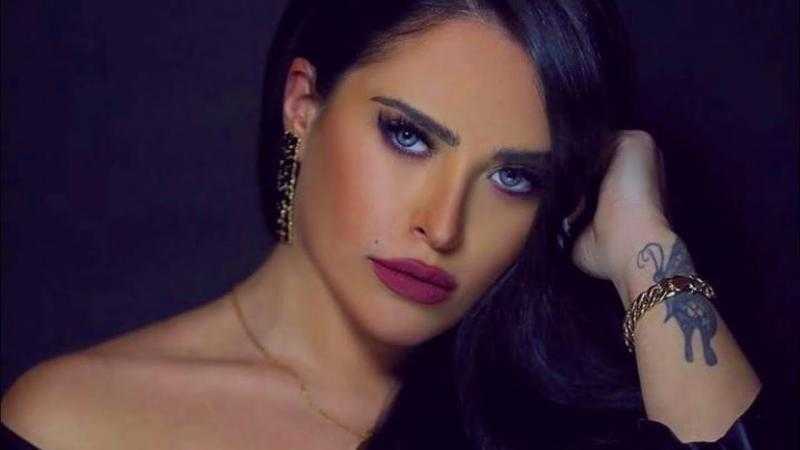 بتضربوا برشام | مطربة “تيجي نتجوز بالسر” تثير ضجة في حفل بالساحل الشمالي