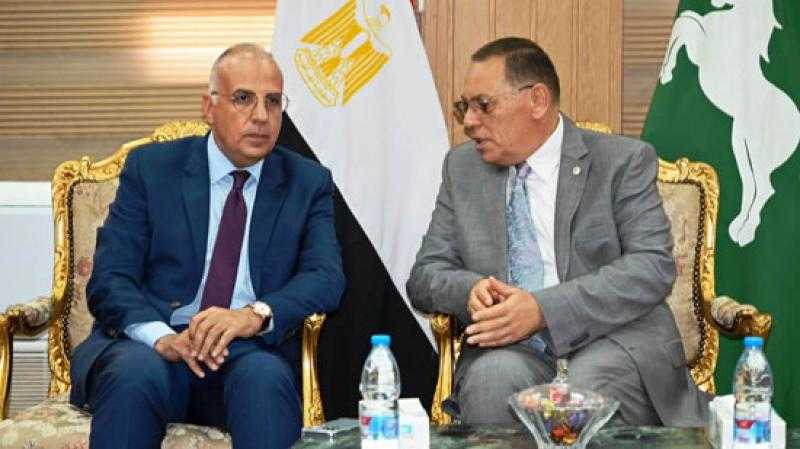 ‫وزير الري يتفقد مشروعات الموارد المائية والري بمحافظة الشرقية.. صور
